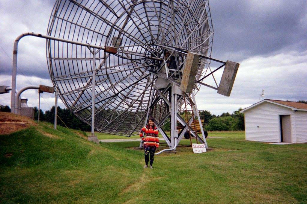Picture of a 40 feet antenna at Green Bank Observatory