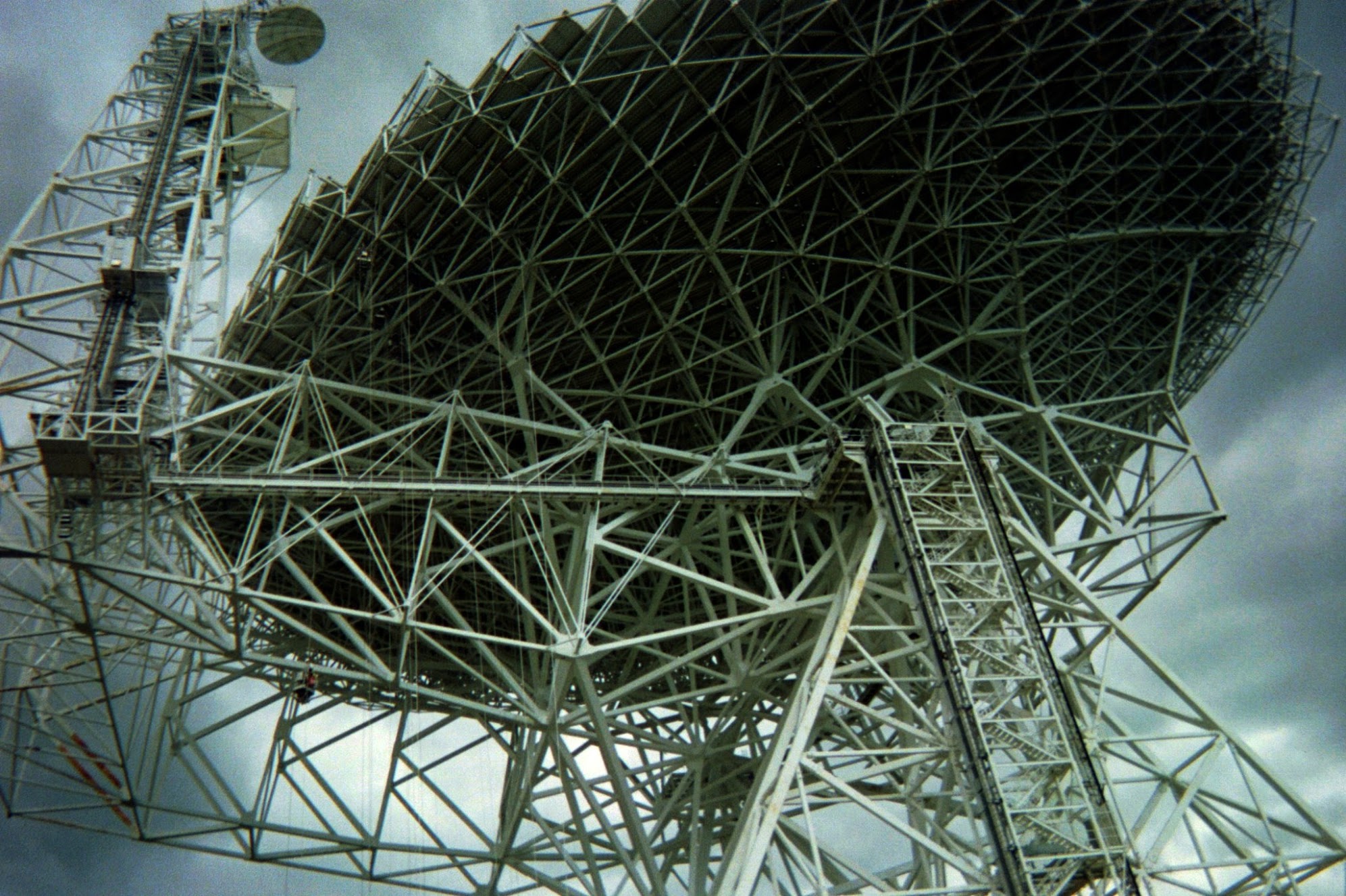 A photo of the Green Bank Telescope (GBT) taken from the ground